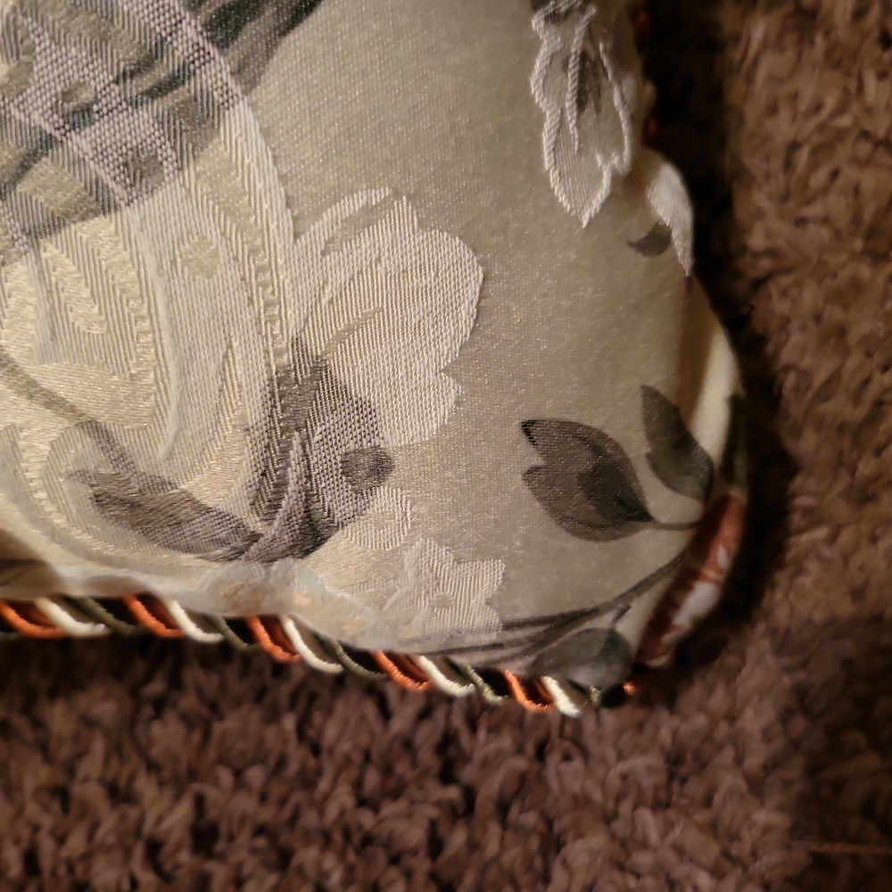 Set of two decorator pillows - Picture 4 of 8
